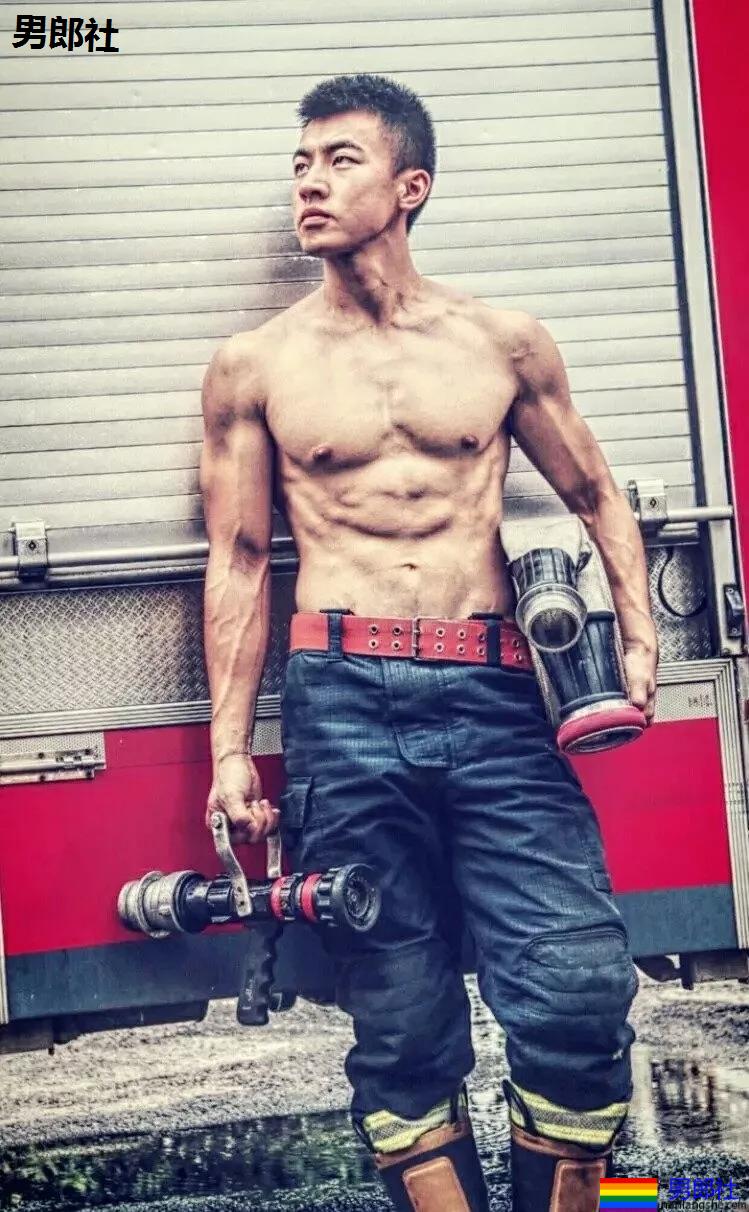 湖南卫视捧红的神颜兵哥哥，寸头制服A到爆，现在变成这样了…… - 51虹马