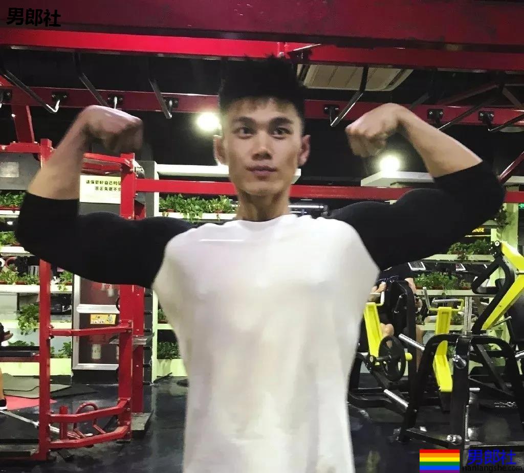 后翘188长腿筋霸小狼狗，腹肌腱子肉身材，哪哪都太强！ - 51虹马