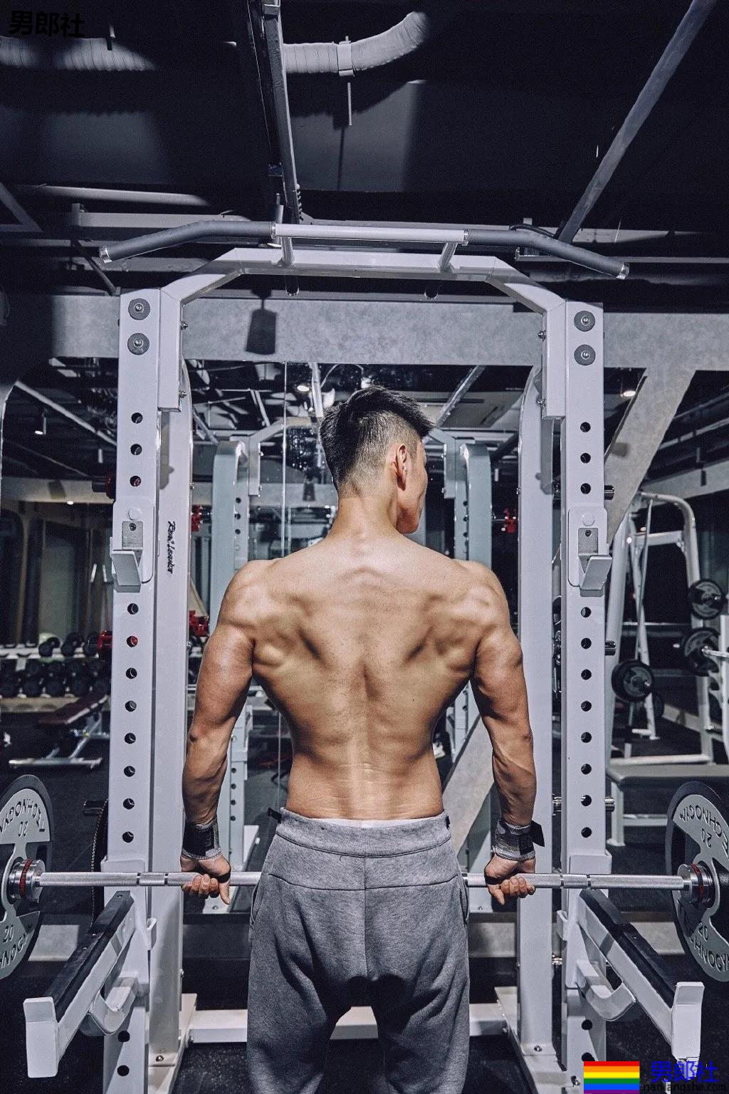 后翘188长腿筋霸小狼狗，腹肌腱子肉身材，哪哪都太强！ - 51虹马