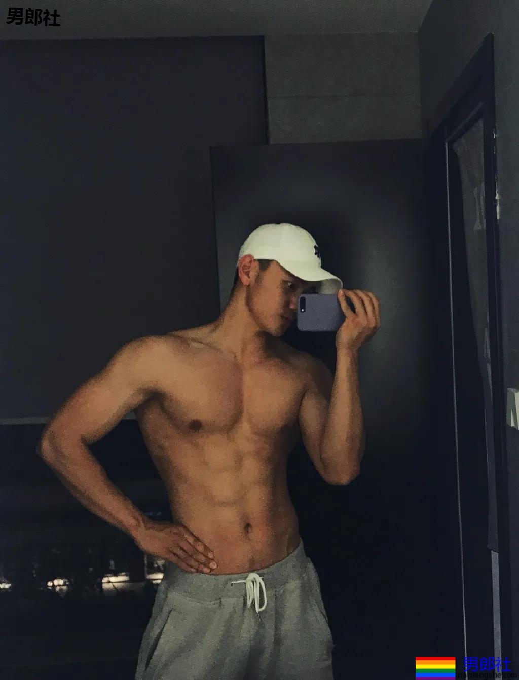 后翘188长腿筋霸小狼狗，腹肌腱子肉身材，哪哪都太强！ - 51虹马