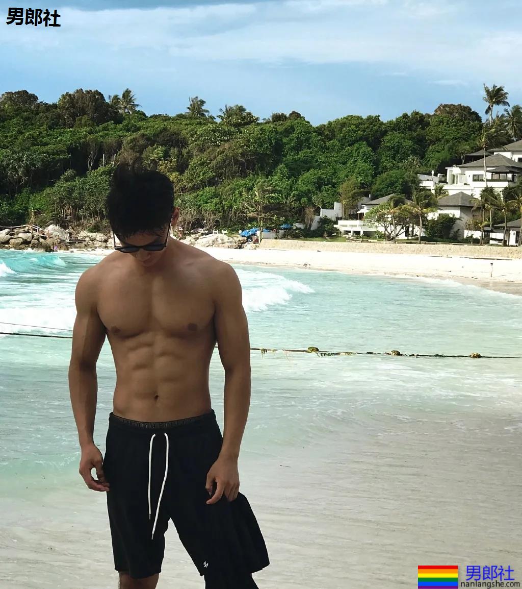 后翘188长腿筋霸小狼狗，腹肌腱子肉身材，哪哪都太强！ - 51虹马