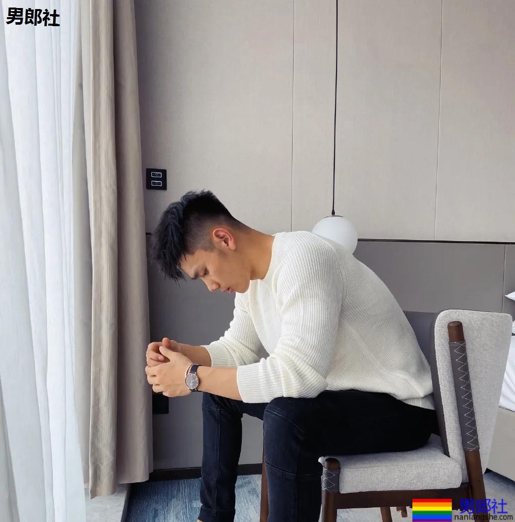 后翘188长腿筋霸小狼狗，腹肌腱子肉身材，哪哪都太强！ - 51虹马