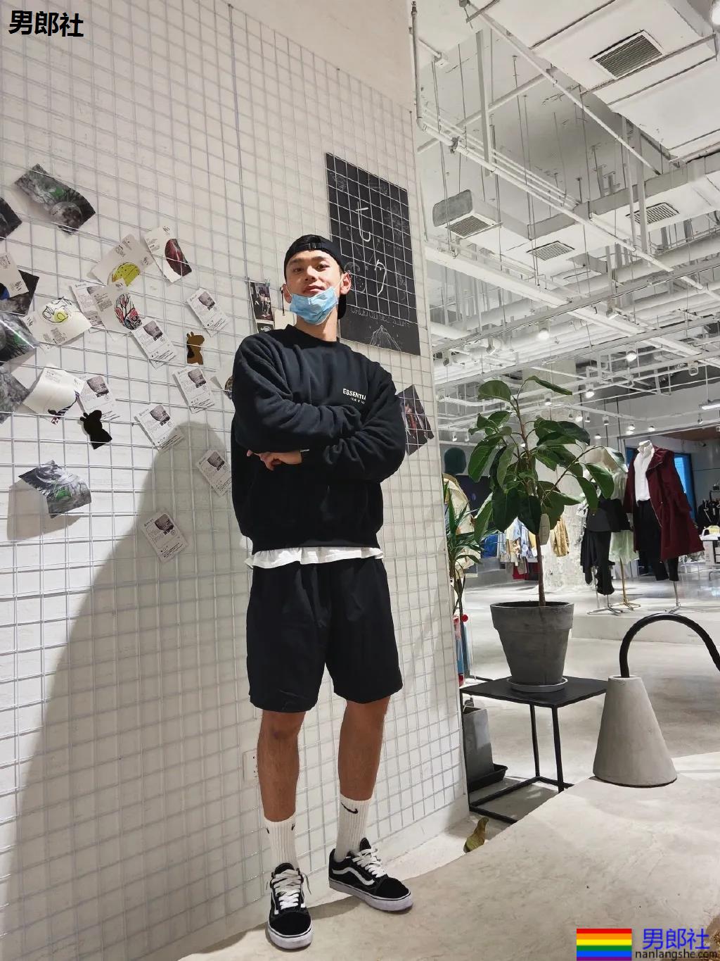 后翘188长腿筋霸小狼狗，腹肌腱子肉身材，哪哪都太强！ - 51虹马