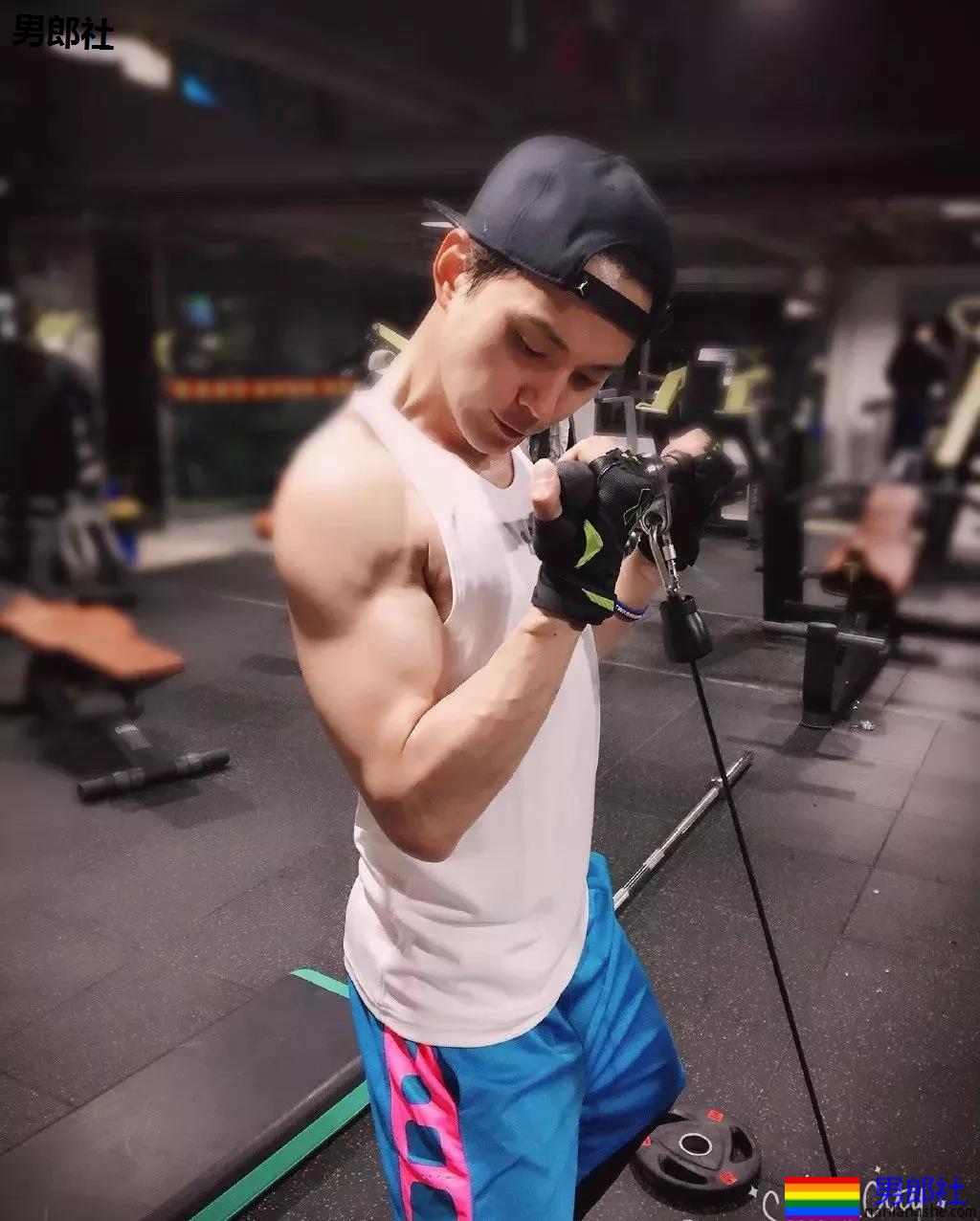 长腿高鼻梁徐正溪出浴视频曝光,名品腹肌馋哭全网! - 51虹马 长腿高鼻梁徐正溪出浴视频曝光,名品腹肌馋哭全网! - 51虹马