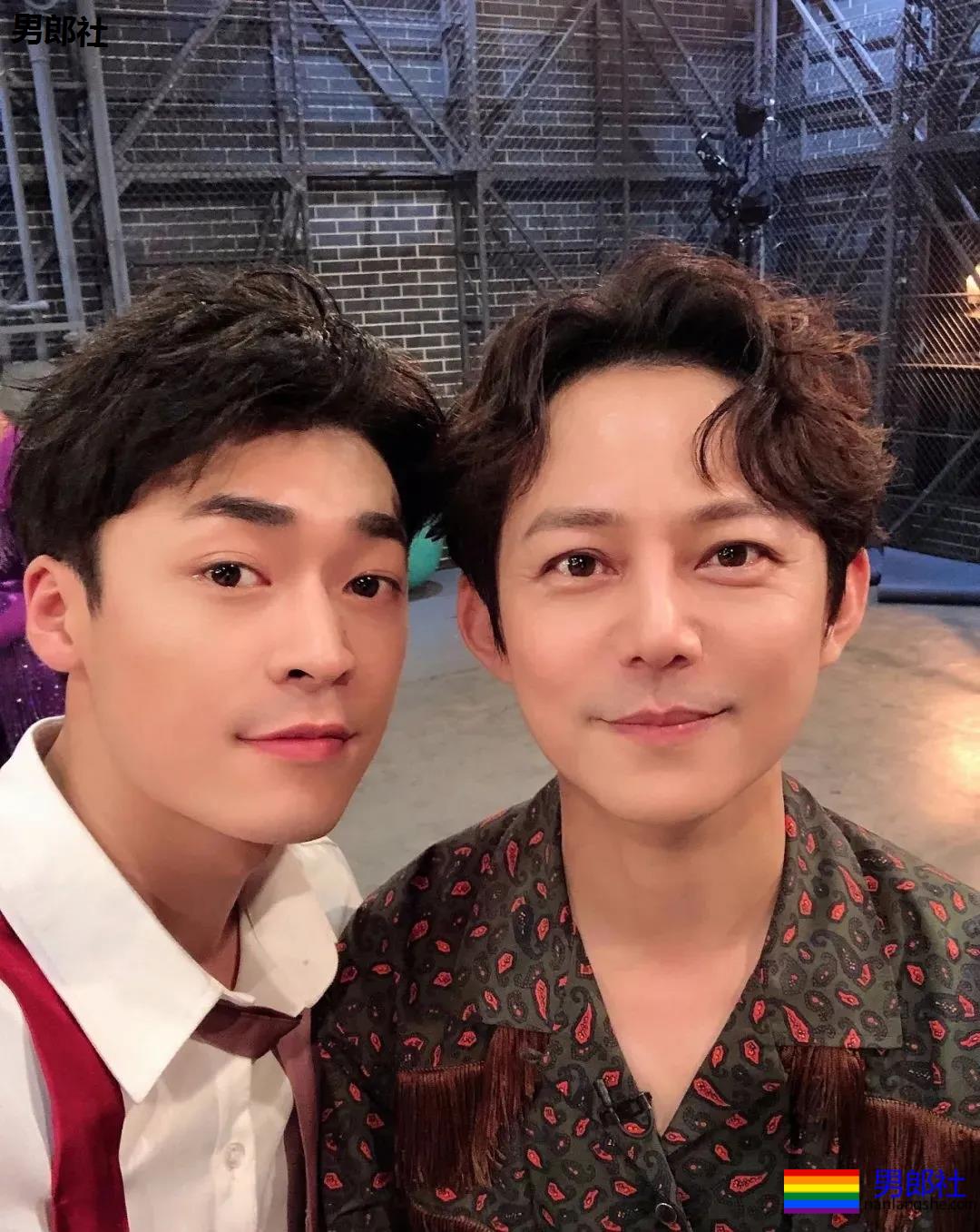 只穿白色内裤上湖南台跳舞的东北小哥哥，大家都在盯着他的巨大实力！ - 51虹马