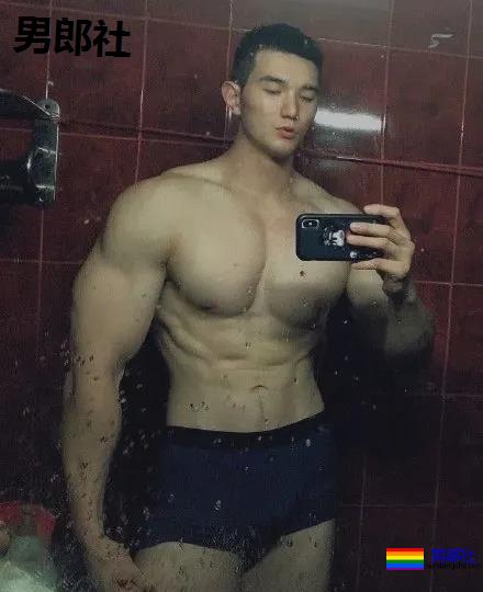 大到犯规！193cm筋肉小哥，他是“肌肉版”杨洋！-51虹马