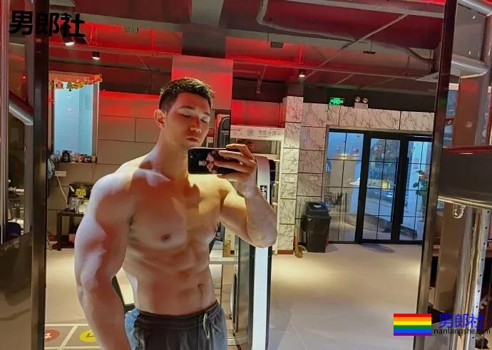 大到犯规！193cm筋肉小哥，他是“肌肉版”杨洋！ - 51虹马