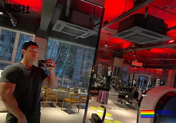 大到犯规！193cm筋肉小哥，他是“肌肉版”杨洋！ - 51虹马