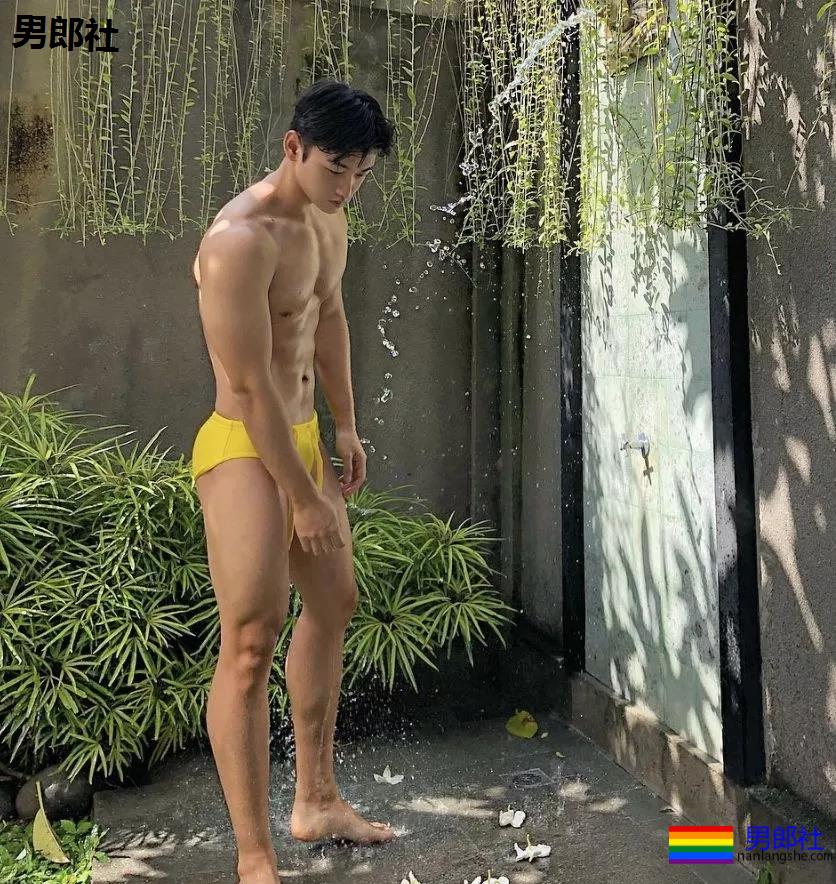 泳裤大包名媛疑是塞东西?发堉超强!塞了什么东西!? - 51虹马 泳裤大包名媛疑是塞东西?发堉超强!塞了什么东西!? - 51虹马