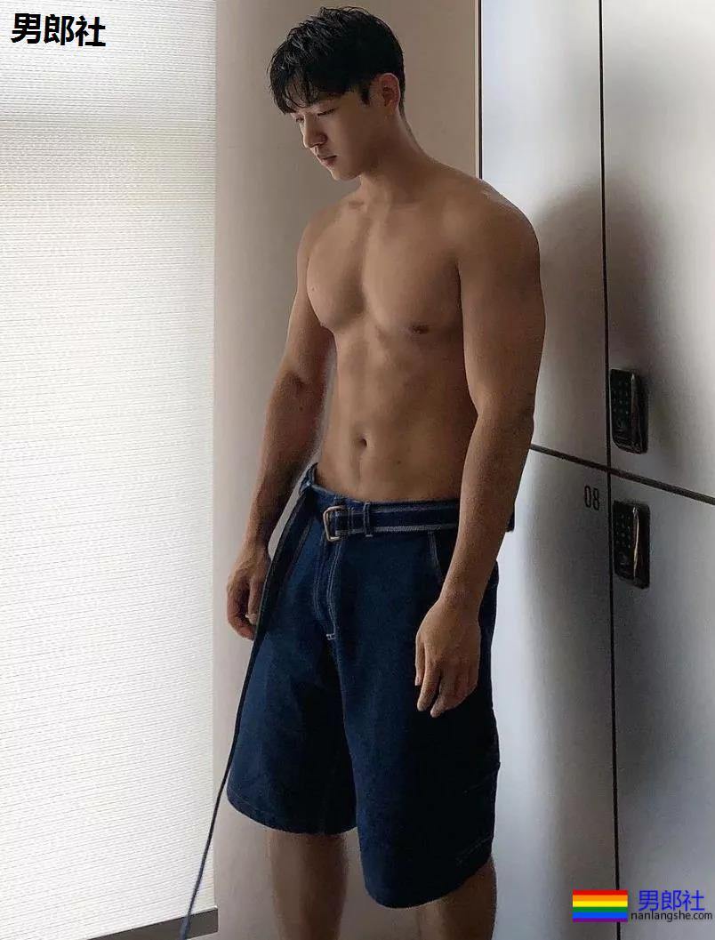 泳裤大包名媛疑是塞东西?发堉超强!塞了什么东西!? - 51虹马 泳裤大包名媛疑是塞东西?发堉超强!塞了什么东西!? - 51虹马