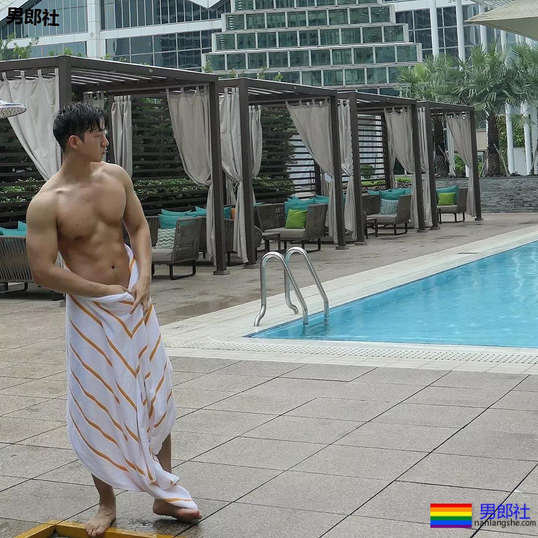 泳裤大包名媛疑是塞东西?发堉超强!塞了什么东西!? - 51虹马 泳裤大包名媛疑是塞东西?发堉超强!塞了什么东西!? - 51虹马