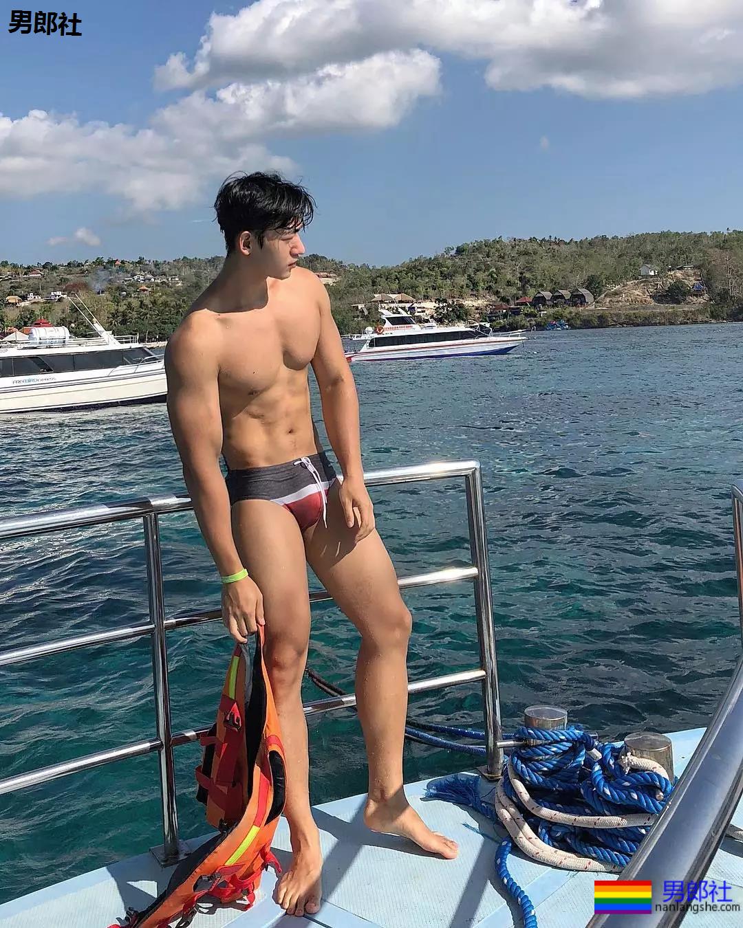 泳裤大包名媛疑是塞东西?发堉超强!塞了什么东西!? - 51虹马 泳裤大包名媛疑是塞东西?发堉超强!塞了什么东西!? - 51虹马