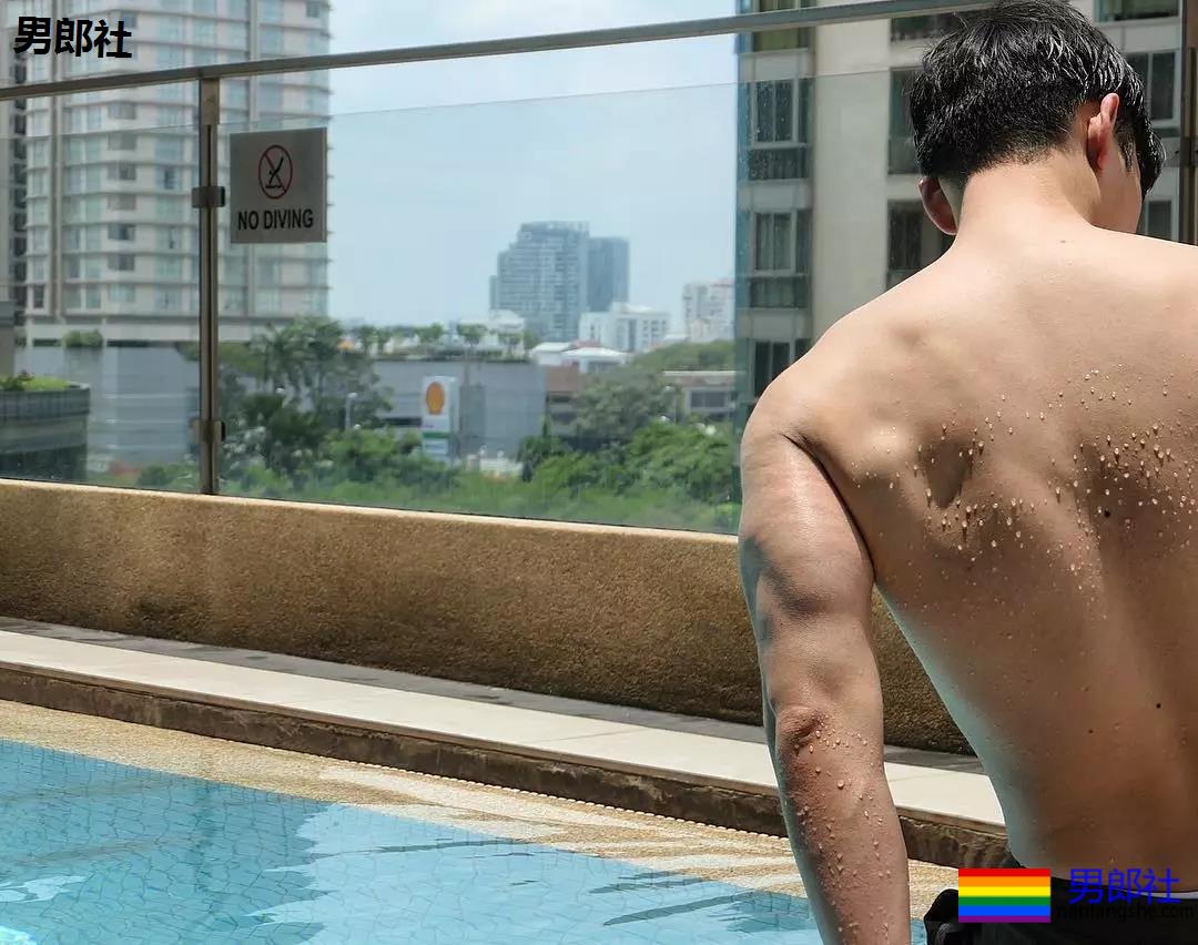 泳裤大包名媛疑是塞东西?发堉超强!塞了什么东西!? - 51虹马 泳裤大包名媛疑是塞东西?发堉超强!塞了什么东西!? - 51虹马