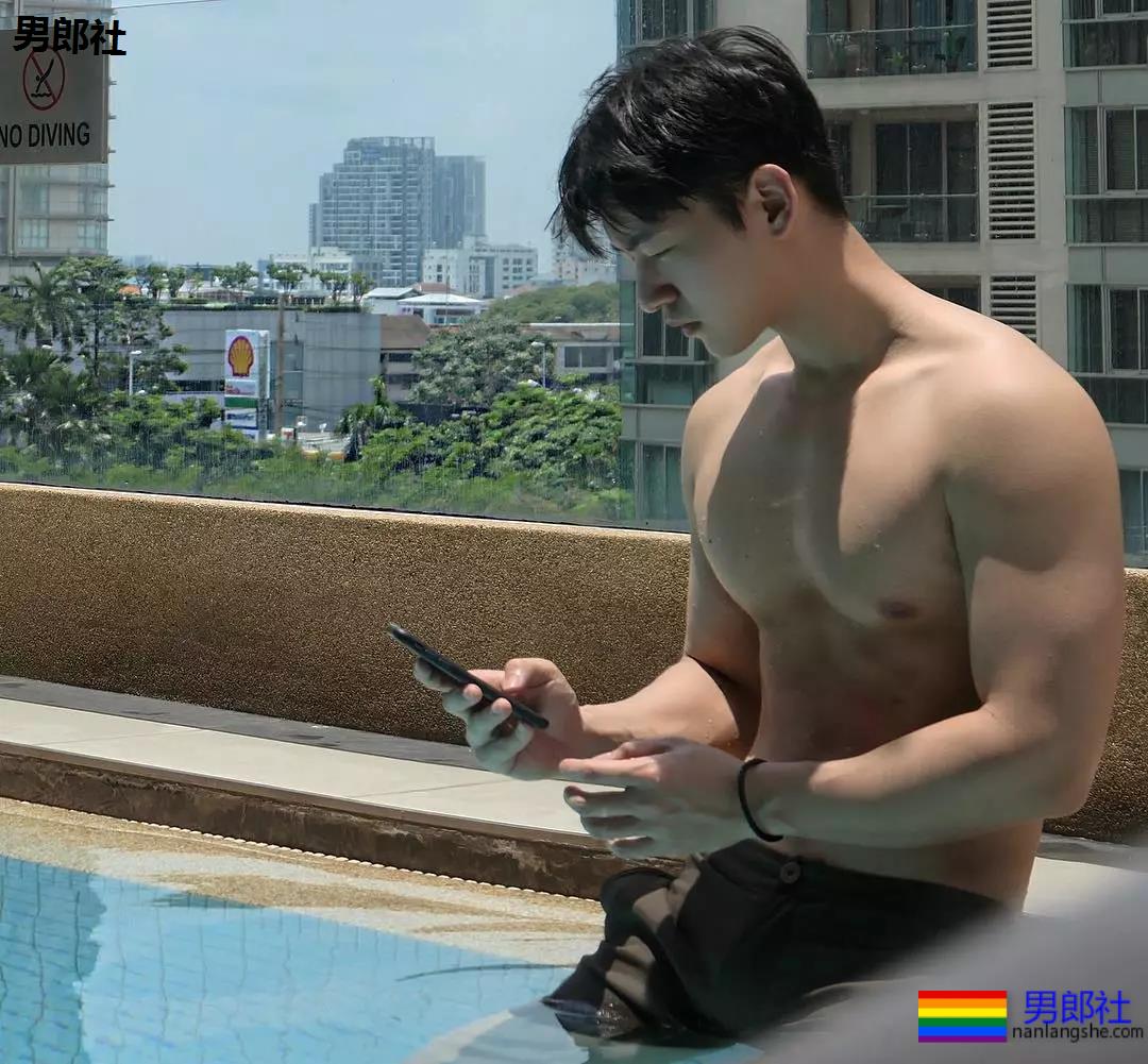 泳裤大包名媛疑是塞东西?发堉超强!塞了什么东西!? - 51虹马 泳裤大包名媛疑是塞东西?发堉超强!塞了什么东西!? - 51虹马