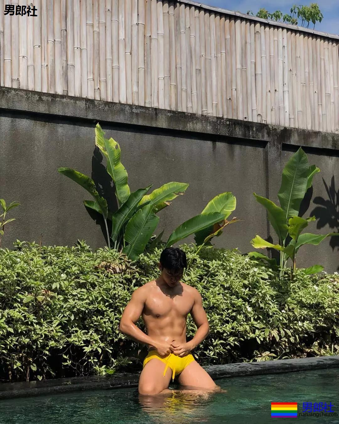 泳裤大包名媛疑是塞东西?发堉超强!塞了什么东西!? - 51虹马 泳裤大包名媛疑是塞东西?发堉超强!塞了什么东西!? - 51虹马