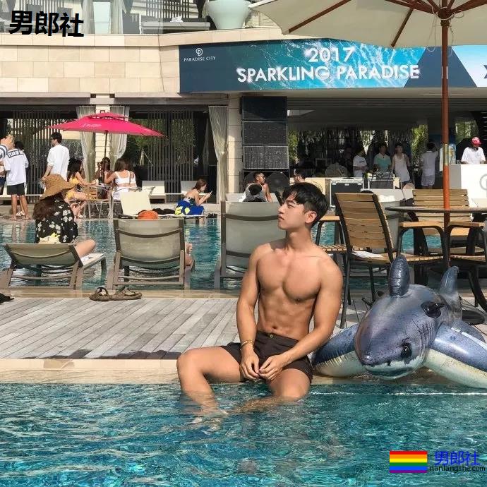 泳裤大包名媛疑是塞东西?发堉超强!塞了什么东西!? - 51虹马 泳裤大包名媛疑是塞东西?发堉超强!塞了什么东西!? - 51虹马