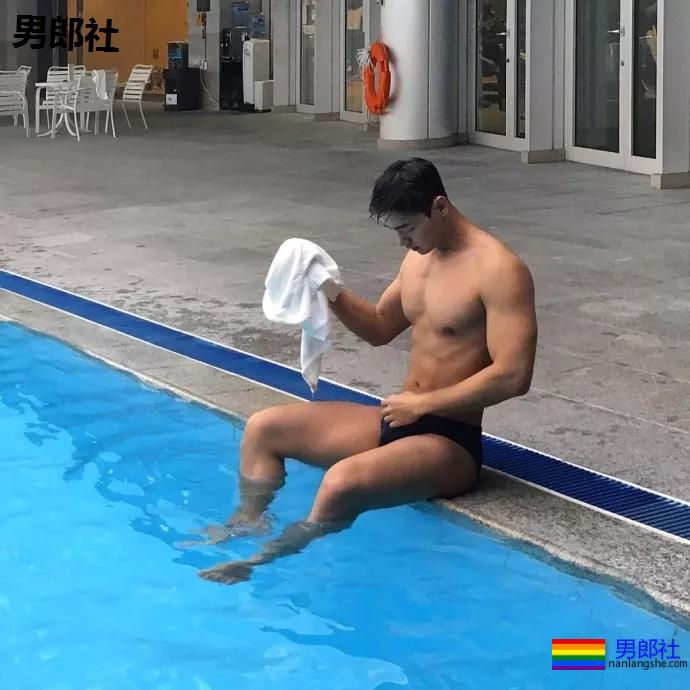 泳裤大包名媛疑是塞东西?发堉超强!塞了什么东西!? - 51虹马 泳裤大包名媛疑是塞东西?发堉超强!塞了什么东西!? - 51虹马