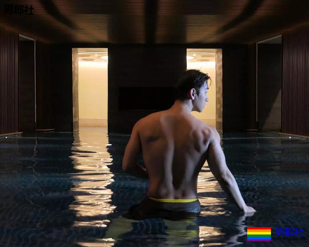 泳裤大包名媛疑是塞东西?发堉超强!塞了什么东西!? - 51虹马 泳裤大包名媛疑是塞东西?发堉超强!塞了什么东西!? - 51虹马