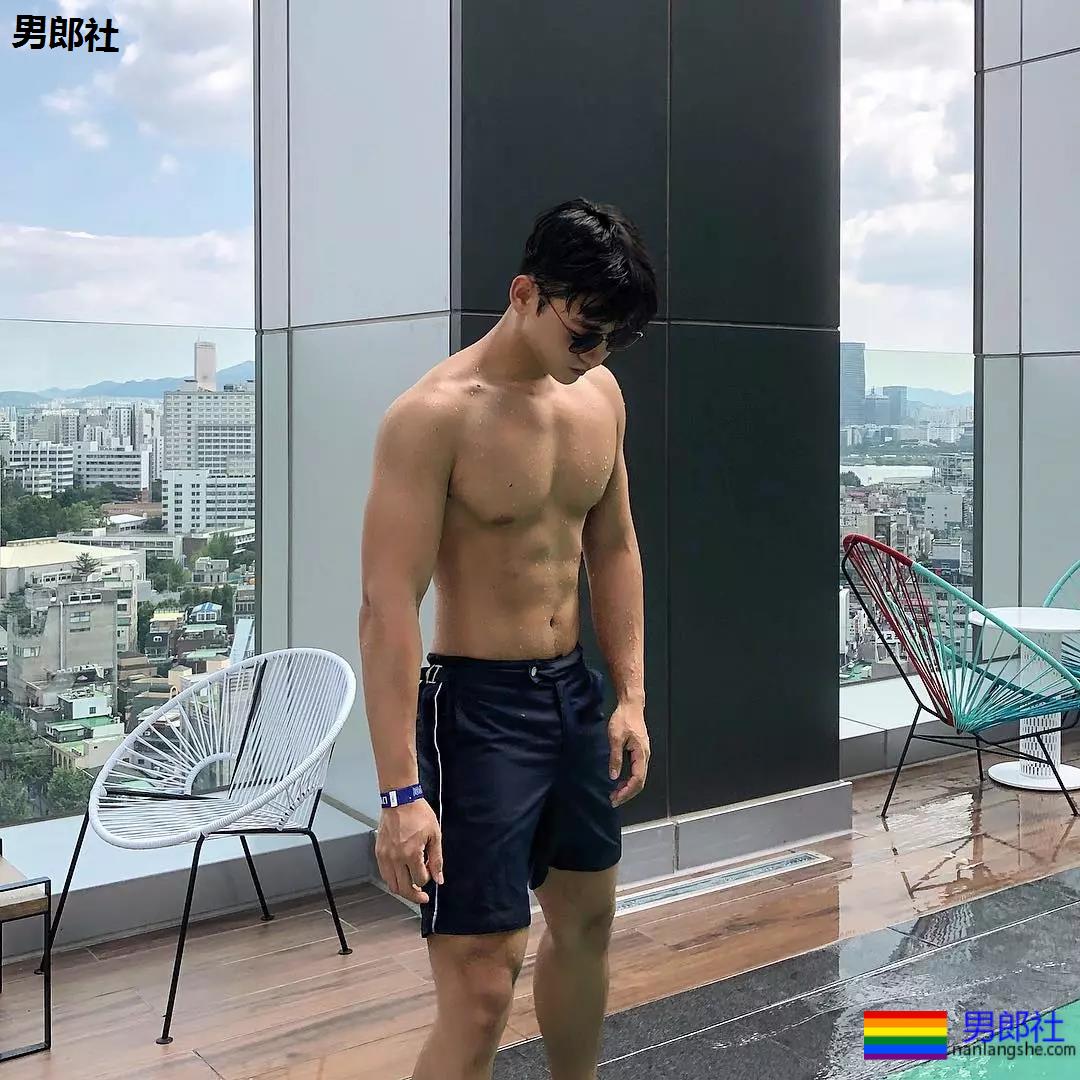 泳裤大包名媛疑是塞东西?发堉超强!塞了什么东西!? - 51虹马 泳裤大包名媛疑是塞东西?发堉超强!塞了什么东西!? - 51虹马