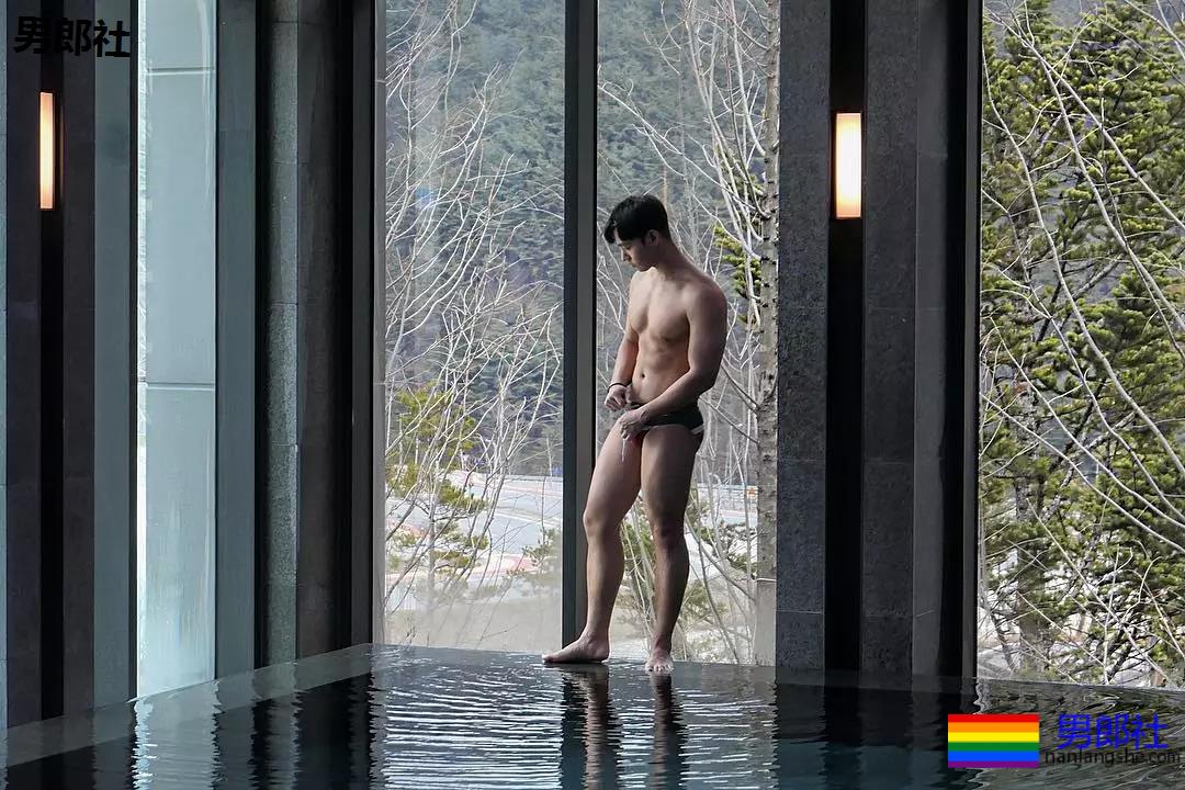 泳裤大包名媛疑是塞东西?发堉超强!塞了什么东西!? - 51虹马 泳裤大包名媛疑是塞东西?发堉超强!塞了什么东西!? - 51虹马