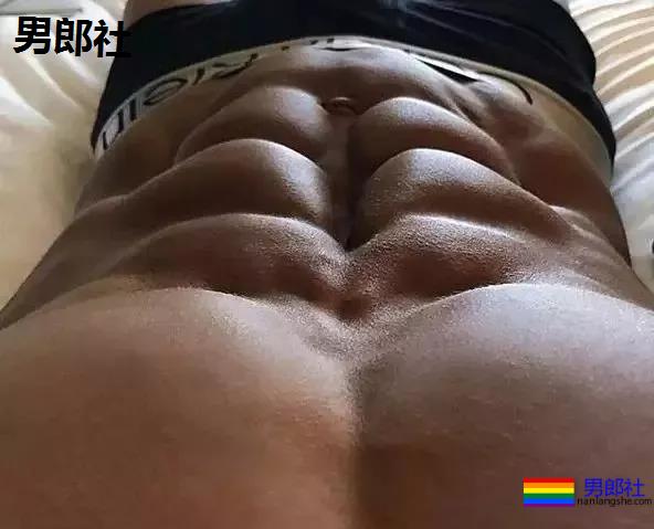 腹肌躺究竟有多性感？屏幕都舔坏了！ - 51虹马