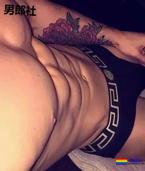 腹肌躺究竟有多性感？屏幕都舔坏了！ - 51虹马