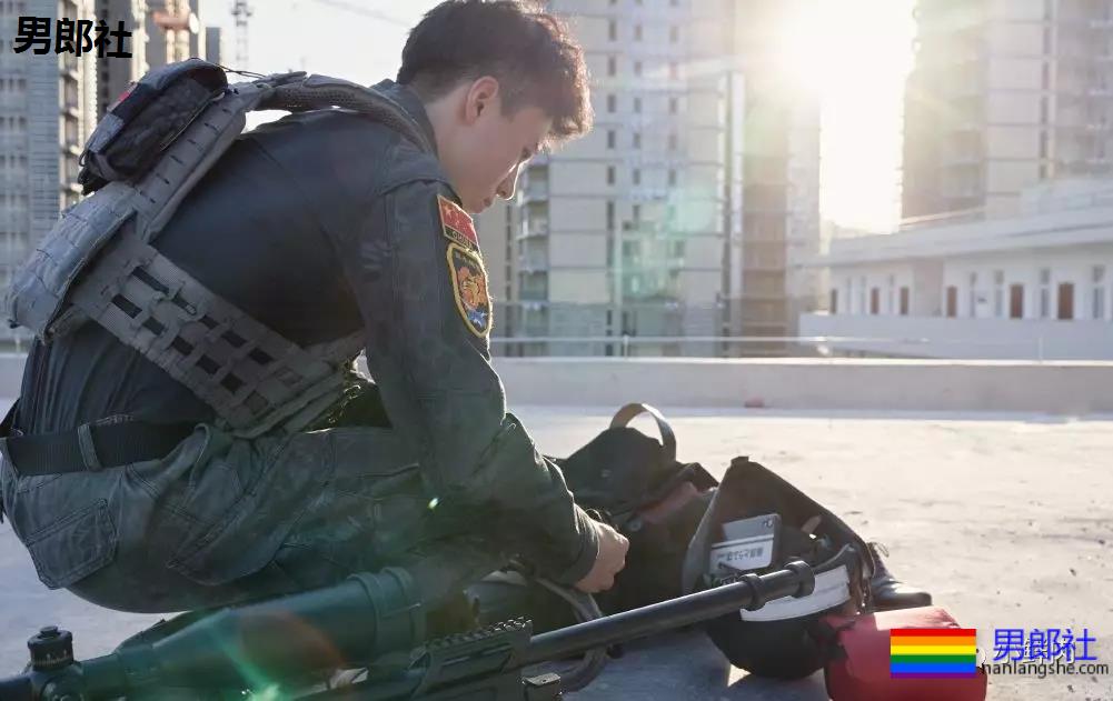 浙江狙击手小哥火了，自带一身腱子肉鼻子超大！ - 51虹马