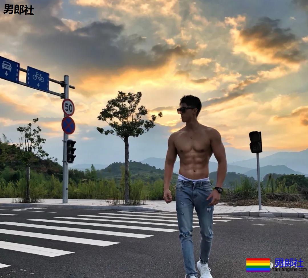 浙江狙击手小哥火了，自带一身腱子肉鼻子超大！ - 51虹马