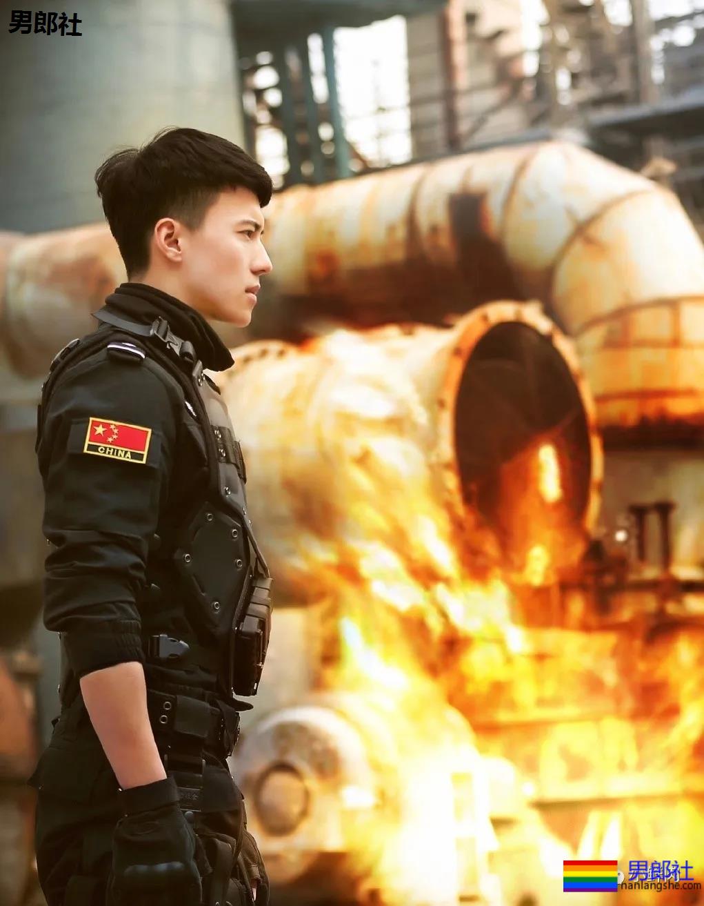 浙江狙击手小哥火了，自带一身腱子肉鼻子超大！ - 51虹马