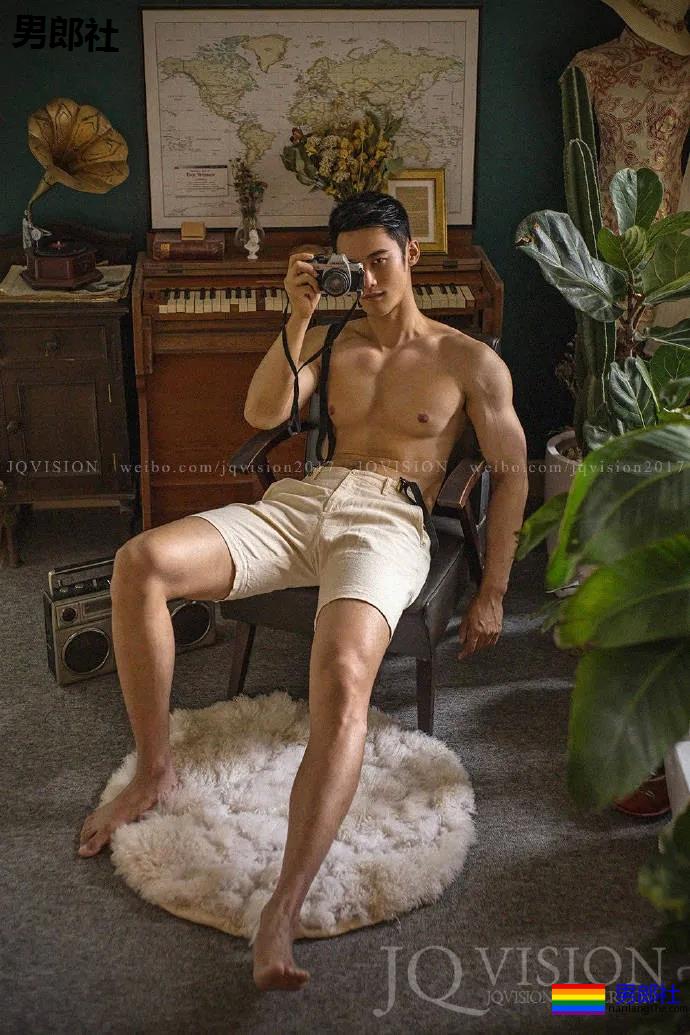 模特名字为「子扬」，一米九的高个子健硕的体魄（190的大胸） - 51虹马