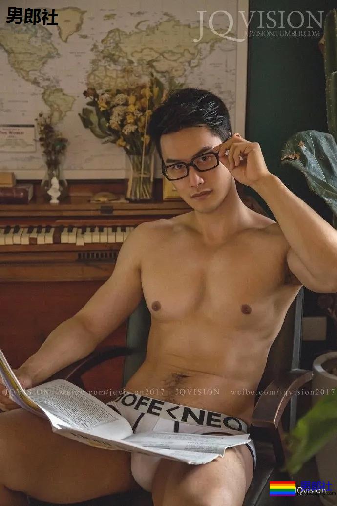 模特名字为「子扬」，一米九的高个子健硕的体魄（190的大胸） - 51虹马