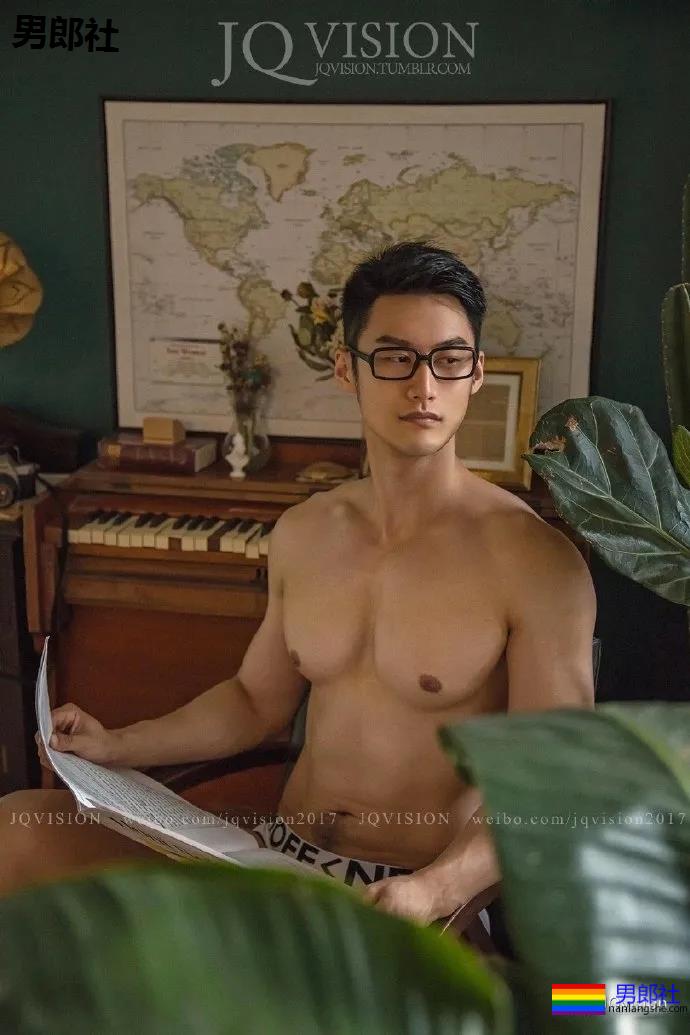 模特名字为「子扬」，一米九的高个子健硕的体魄（190的大胸） - 51虹马