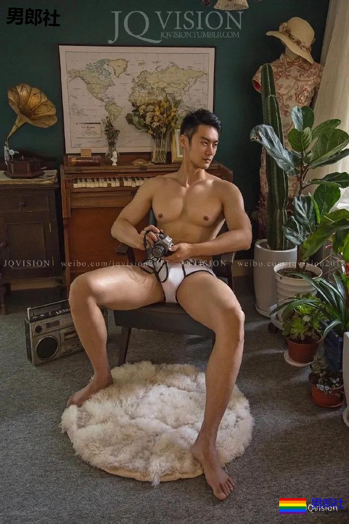 模特名字为「子扬」，一米九的高个子健硕的体魄（190的大胸） - 51虹马