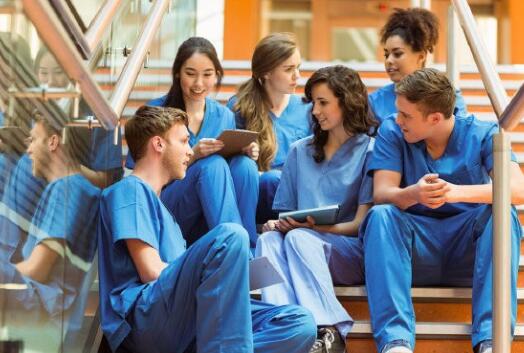 在美国，更多LGBT学生选择学医-51虹马