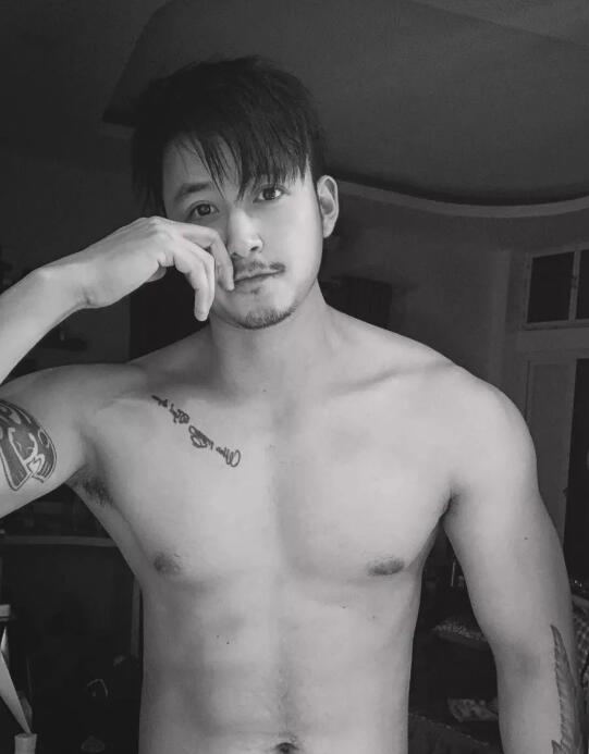 同志夫夫相爱十年的苦辣酸甜，看完失眠了！ - 51虹马