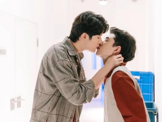 每天夜里，我都想抱着你说好多好多话 - 51虹马