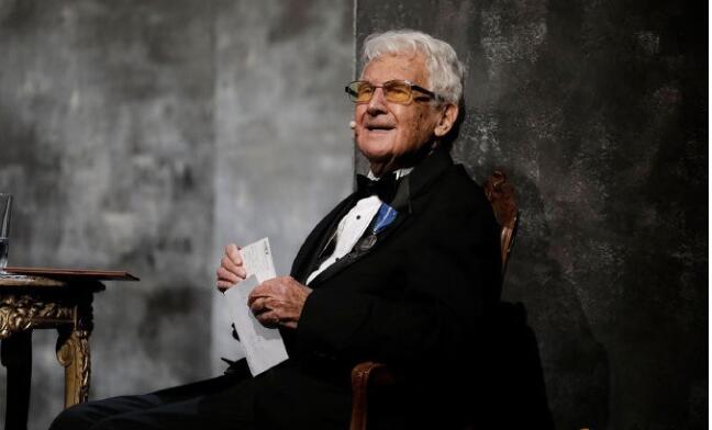 百岁高龄的波兰演员宣告自己是gay - 51虹马