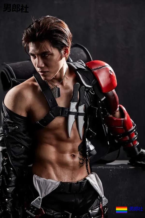 空少脱下衣服Cos搬运工！浴室湿身，我的荷尔蒙失调了！ - 51虹马