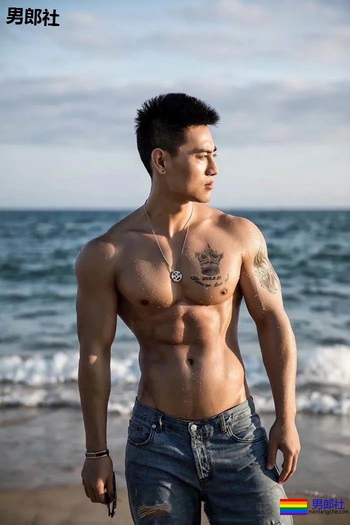 空少脱下衣服Cos搬运工！浴室湿身，我的荷尔蒙失调了！ - 51虹马