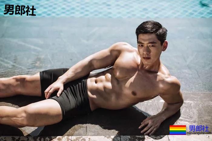 空少脱下衣服Cos搬运工！浴室湿身，我的荷尔蒙失调了！ - 51虹马