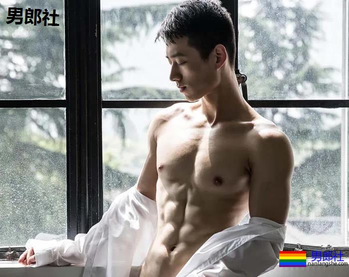 空少脱下衣服Cos搬运工！浴室湿身，我的荷尔蒙失调了！ - 51虹马