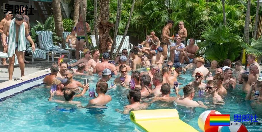 西班牙最SAO两大同志小镇PK,哪个更好玩? - 51虹马 西班牙最SAO两大同志小镇PK,哪个更好玩? - 51虹马