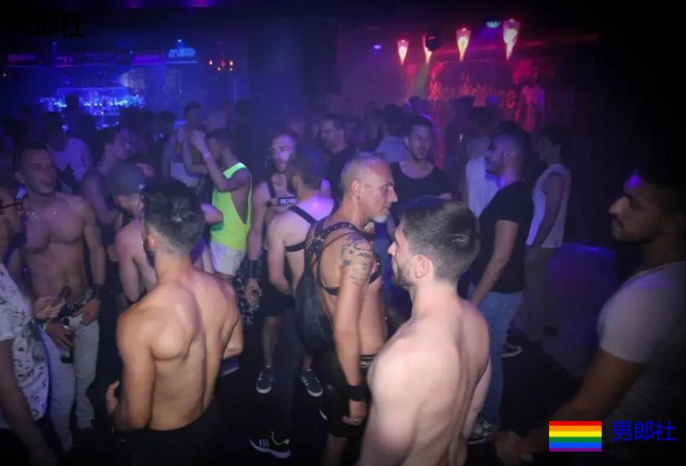 西班牙最SAO两大同志小镇PK,哪个更好玩? - 51虹马 西班牙最SAO两大同志小镇PK,哪个更好玩? - 51虹马