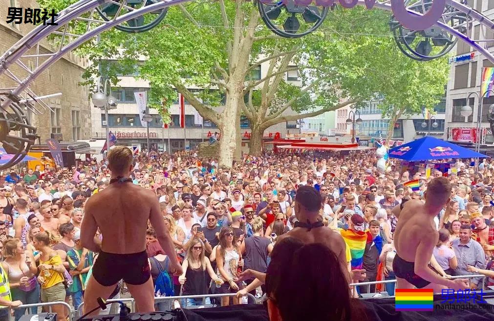 西班牙最SAO两大同志小镇PK,哪个更好玩? - 51虹马 西班牙最SAO两大同志小镇PK,哪个更好玩? - 51虹马