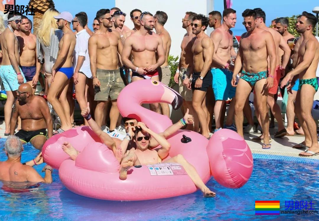 西班牙最SAO两大同志小镇PK,哪个更好玩? - 51虹马 西班牙最SAO两大同志小镇PK,哪个更好玩? - 51虹马