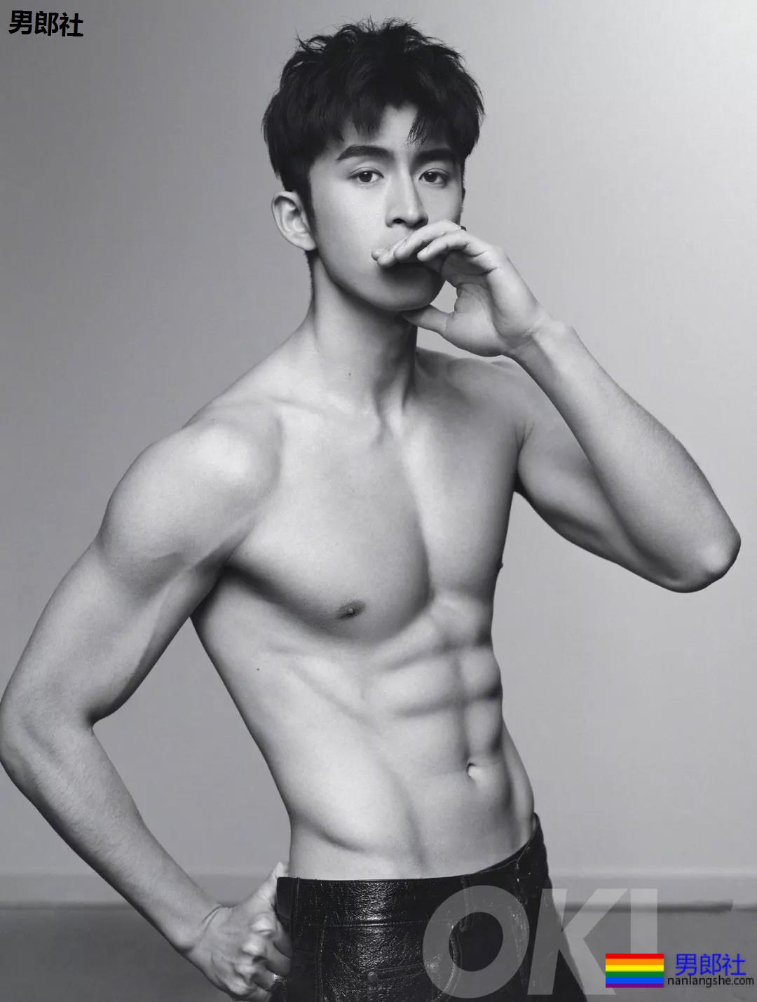 牛奶肌张云龙新剧又脱了！这位185八块腹肌长腿直男，实力更强!! - 51虹马