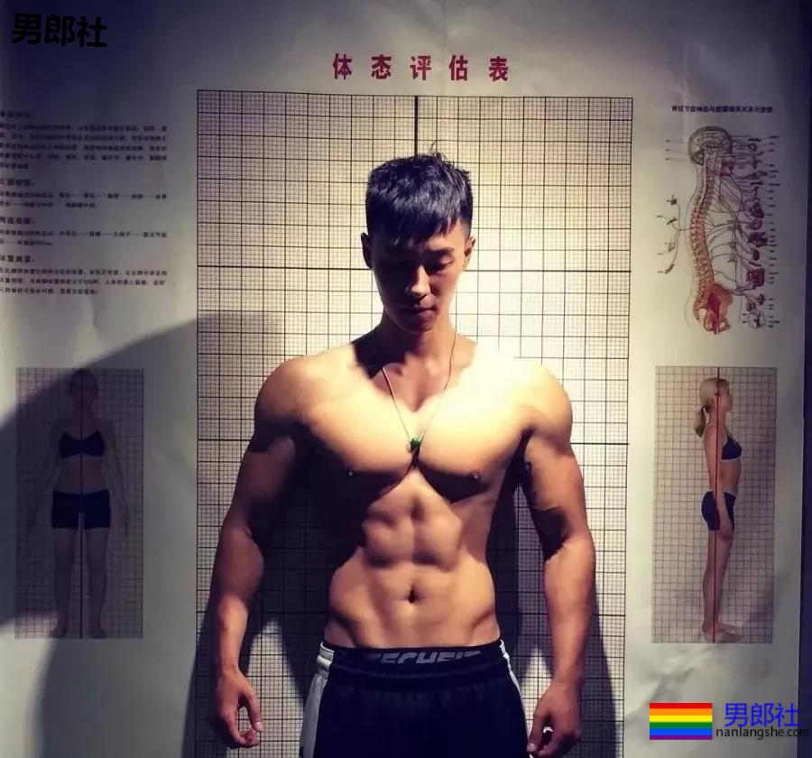 牛奶肌张云龙新剧又脱了！这位185八块腹肌长腿直男，实力更强!! - 51虹马