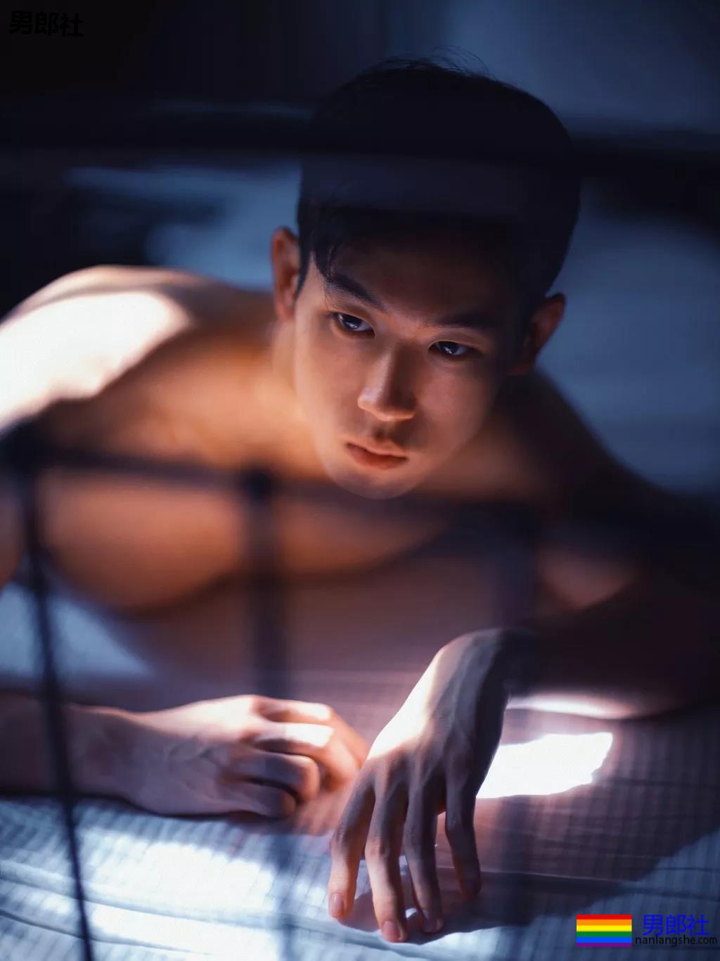 高帅长腿牛奶肌体育生,倒三角翘臀超A腰,INS私照爆出“大”秘密! - 51虹马 高帅长腿牛奶肌体育生,倒三角翘臀超A腰,INS私照爆出“大”秘密! - 51虹马