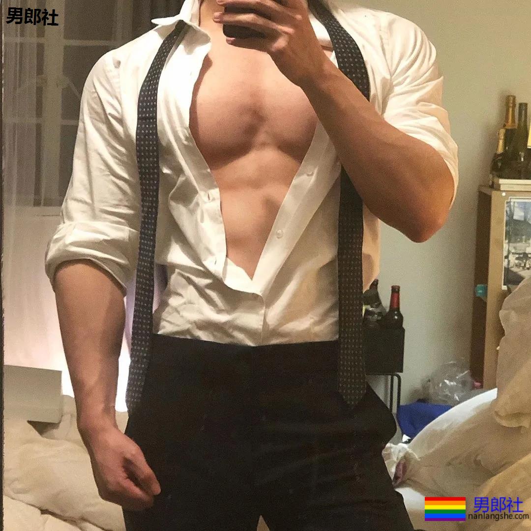 高帅长腿牛奶肌体育生,倒三角翘臀超A腰,INS私照爆出“大”秘密! - 51虹马 高帅长腿牛奶肌体育生,倒三角翘臀超A腰,INS私照爆出“大”秘密! - 51虹马