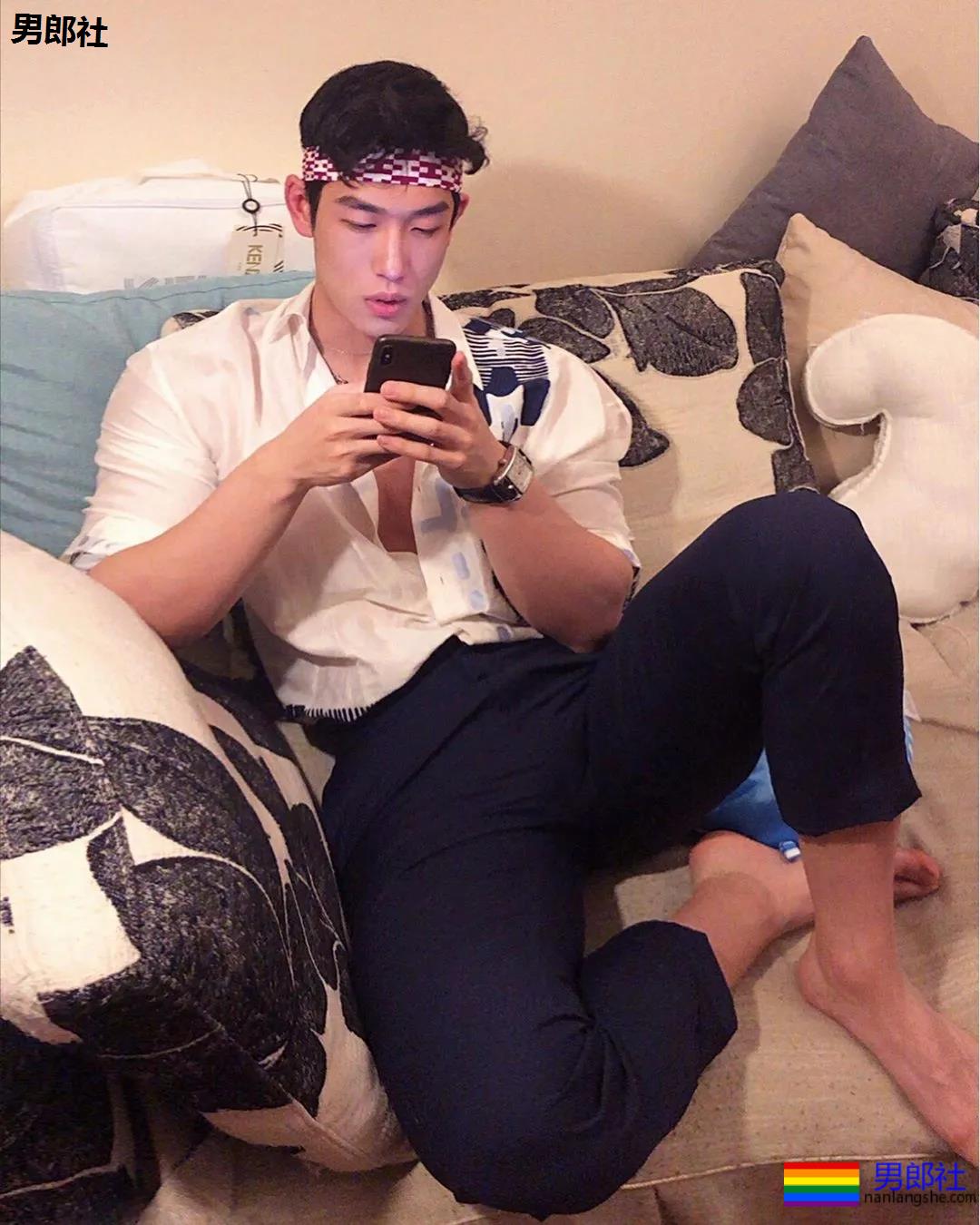 高帅长腿牛奶肌体育生,倒三角翘臀超A腰,INS私照爆出“大”秘密! - 51虹马 高帅长腿牛奶肌体育生,倒三角翘臀超A腰,INS私照爆出“大”秘密! - 51虹马